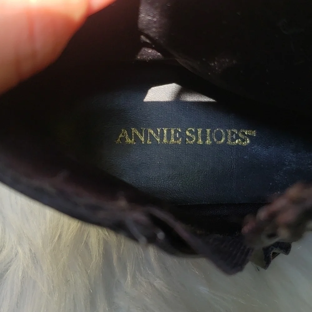 Annie's shoes Black zip ankle boots heeled 8